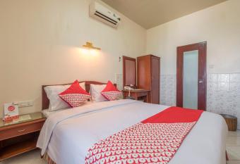 OYO 1090 Hotel Anging Mammiri Makassar allows 18 year olds to book a room