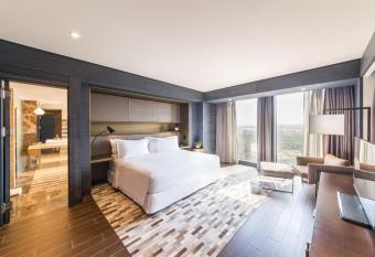 Radisson Collection Hotel Bamako has rooms with a private hot tub