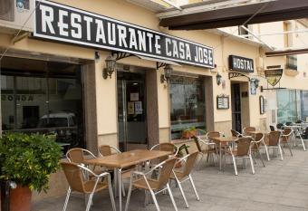 Hostal Casa Jose has Balcony rooms