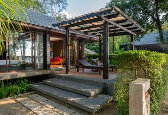 Khaolak Wanaburee Resort - SHA Extra Plus has Balcony rooms