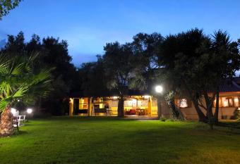 Villa a pochi passi dal mare has Balcony rooms