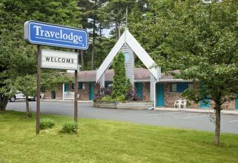 Travelodge by Wyndham Bracebridge has Smoking/Balcony rooms