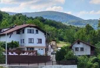 Vila Lisina has Balcony rooms