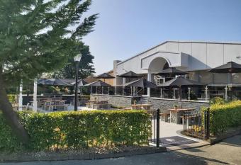 Dean Park Hotel allows 18 year olds to book a room