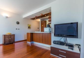 Adriano 2BR apartment with terrace has Balcony rooms