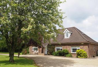 Inglewood Lodge B&B allows 18 year olds to book a room