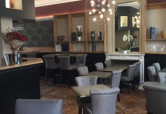 La Cave de l Avenue de champagne allows 18 year olds to book a room