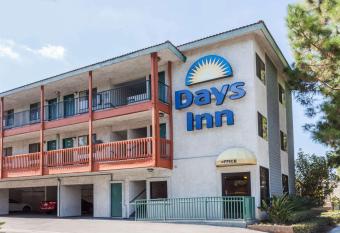 Days Inn by Wyndham Anaheim West has Smoking rooms