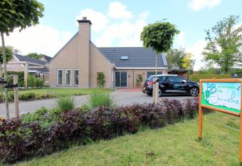 B & B Janneke Elsloo Friesland has Balcony rooms