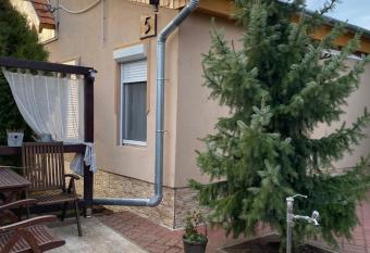 Mandi apartman allows 18 year olds to book a room