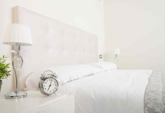 Cancun Blue Airport allows 18 year olds to book a room