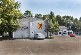 Super 8 by Wyndham Schenectady/Albany Area has Smoking rooms