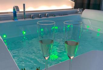 B&B Numero5 has rooms with a private hot tub