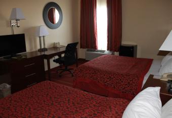 Days Inn by Wyndham Walcott Davenport has rooms with a private hot tub