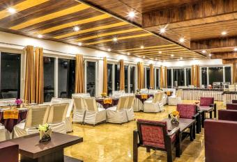 The Mountain Quail allows 18 year olds to book a room