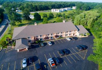 Hampton Falls Inn has Balcony rooms