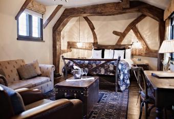 The White Swan Hotel allows 18 year olds to book a room