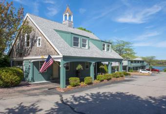 The Cove Motel has Balcony rooms