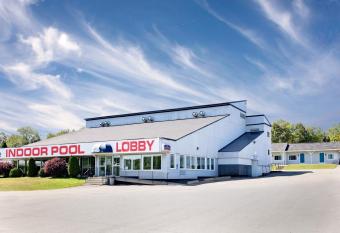 Howard Johnson by Wyndham Woodstock NB allows 18 year olds to book a room