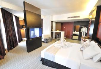 The Sterling Boutique Hotel Melaka allows 18 year olds to book a room