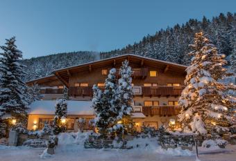Hotel Pettneuerhof has Balcony rooms