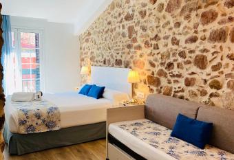 Sol  a House Hotel Boutique allows 18 year olds to book a room