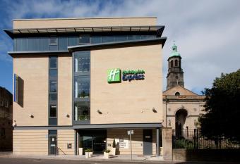 Holiday Inn Express Edinburgh     Royal Mile, an IHG Hotel allows 18 year olds to book a room
