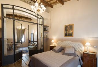 Caterina Residenza has Balcony rooms