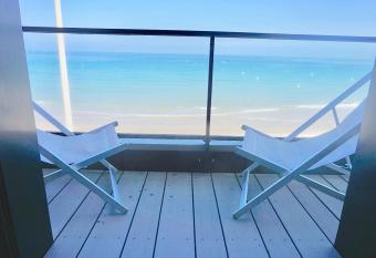 Les Demoiselles de la Digue has Balcony rooms