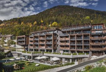Molaris Lodge has Balcony rooms