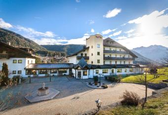 Smy Koflerhof Wellness & Spa Dolomiti has Balcony rooms