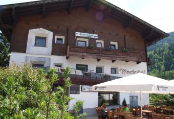 Aineterhof has Balcony rooms