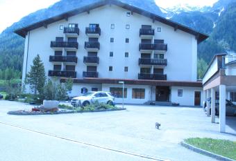 Bed and Breakfast Darlux allows 18 year olds to book a room