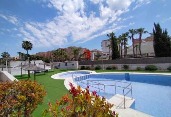 ACV - Marina Trebol I-2   linea, planta baja, sur allows 18 year olds to book a room