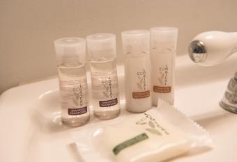 Radium Park Lodge has rooms with a private hot tub