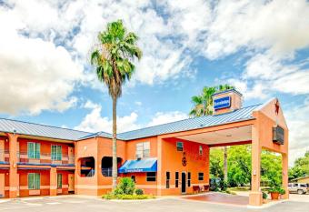 Econo Lodge Inn And Suites Near Lackland Afb allows 18 year olds to book a room