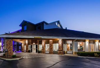 Best Western DeWitt has Balcony rooms