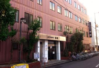 Business Hotel Kaga allows 18 year olds to book a room