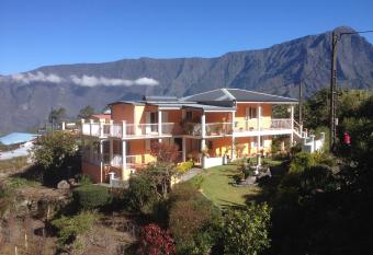 Les Begonias has Balcony rooms