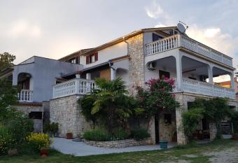 Nada and family has Balcony rooms