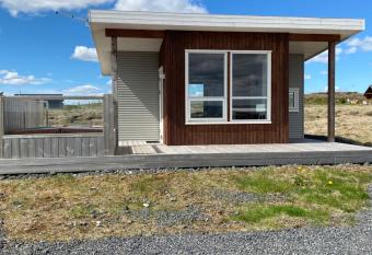 Blue View Cabin 4B With private hot tub allows 18 year olds to book a room