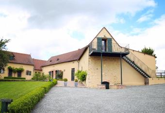 equihome has Balcony rooms