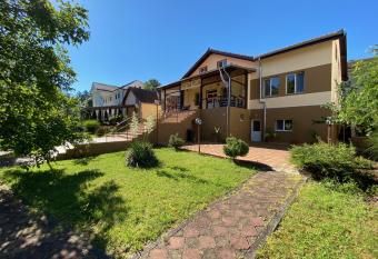 Vila Zuela has Balcony rooms