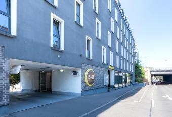B&B Hotel Stuttgart-Bad Cannstatt allows 18 year olds to book a room