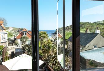 Lulworth Lodge has Balcony rooms