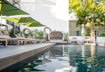 Le Saint Remy has Balcony rooms