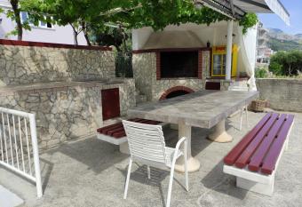 Villa Radi   allows 18 year olds to book a room