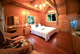 Ming Lu Holiday Hotel has Balcony rooms