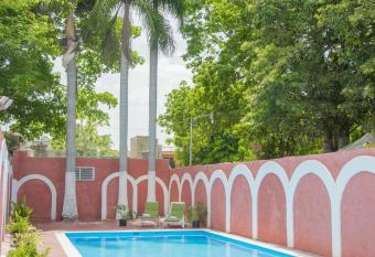 Hotel El Cid allows 18 year olds to book a room