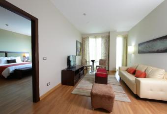 Hotel Ciudad de David allows 18 year olds to book a room